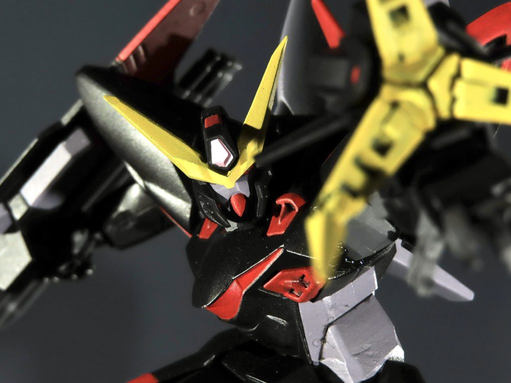 アンテナ、口、頬当ては削り込んでシャープに。