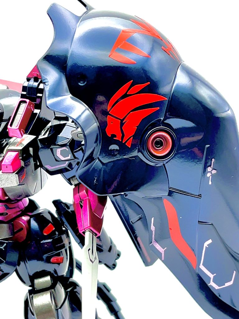 塗装は黒…プリズムブルーブラック、ピンク…GXクリアピンク+ガイア蛍光ピンク+スターブライトシルバー、銀…スターブライトシルバー+スターブライトアイアン です。デカールはアシタのデカール、ニューロン偏光ブラックを貼っています。