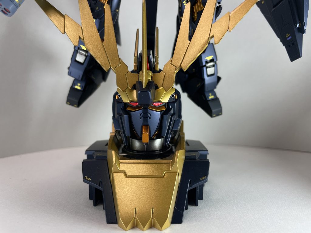 ヘッドマウントディスプレイ単体センサー部や目はクレオスのクリアルージュいい色です