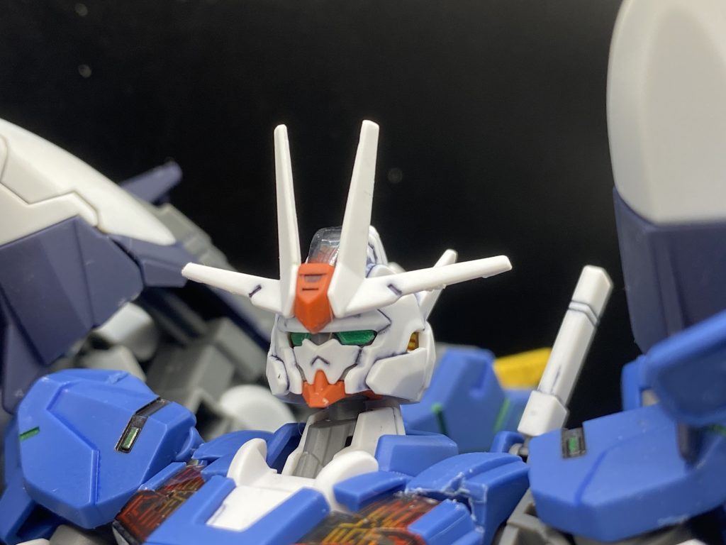 シェルユニットはつや消し吹く際にマスキングして色が濁らないように工夫しました。腕部の接続パーツは部分的に切って肩をより上げれるようにしてます。