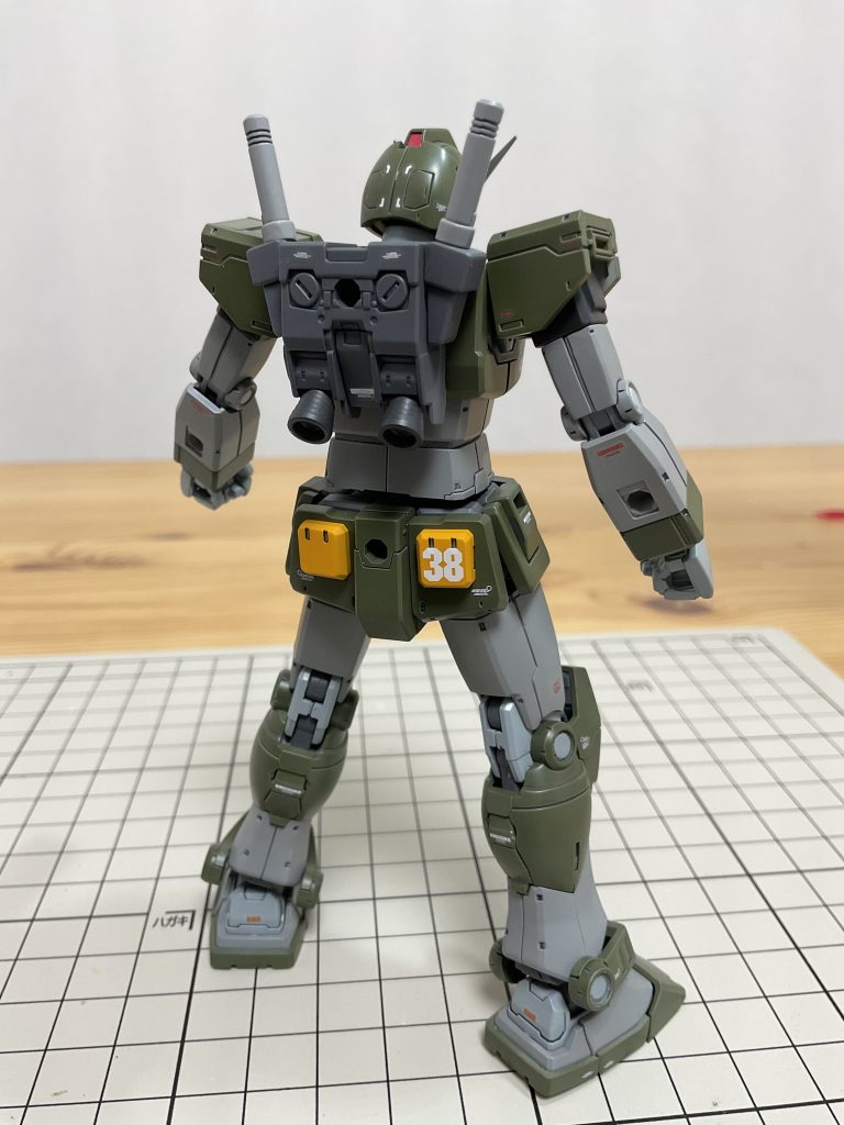 アーマー装着前のフロントショット＋バックショット。この状態での手首と肩の色に違和感がありましたので、カラーを変更しています。