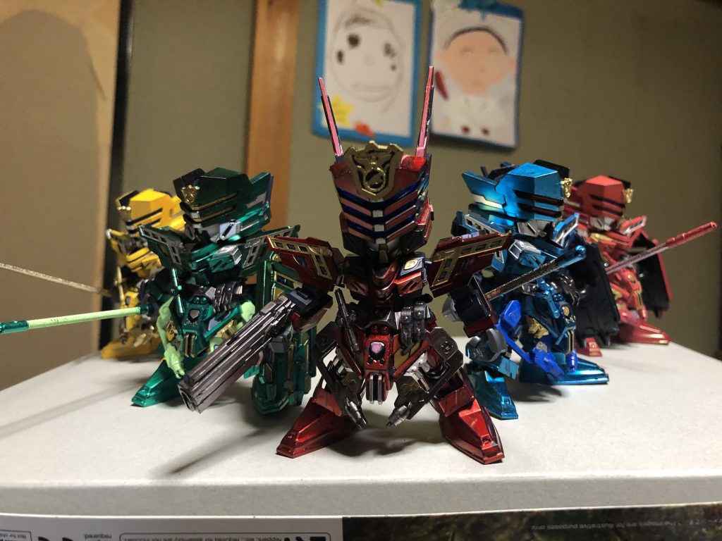 赤青緑黄桃5色のヴェルデバスターが揃ってます。