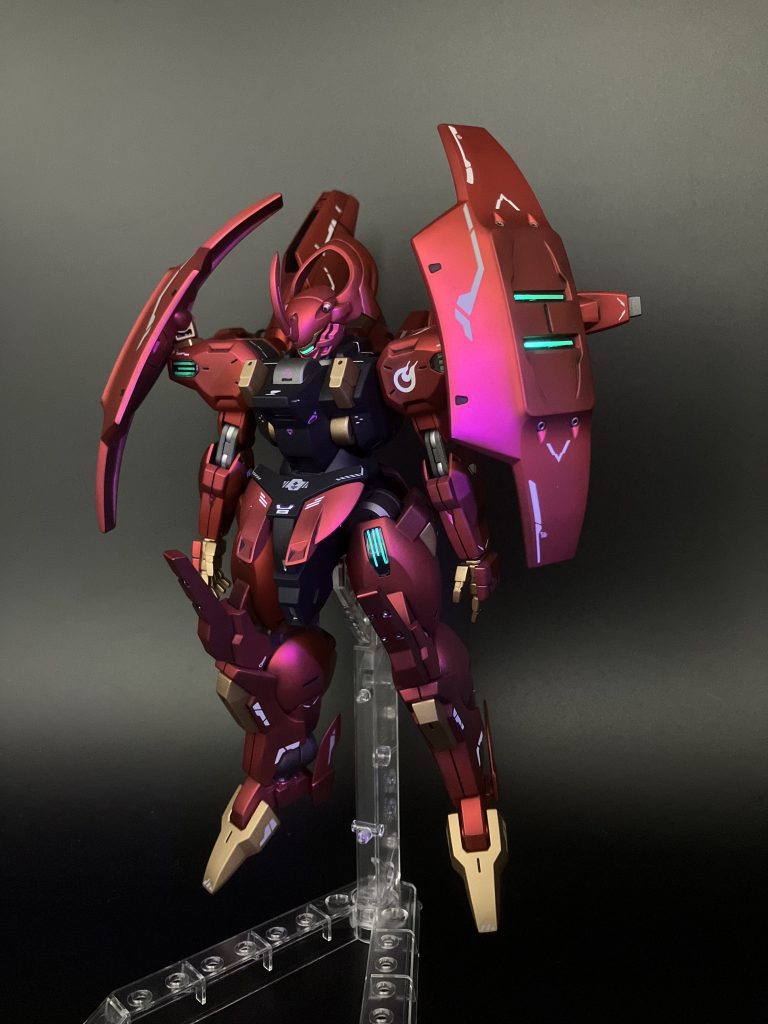 発光するように100均の蛍光テープを貼っています