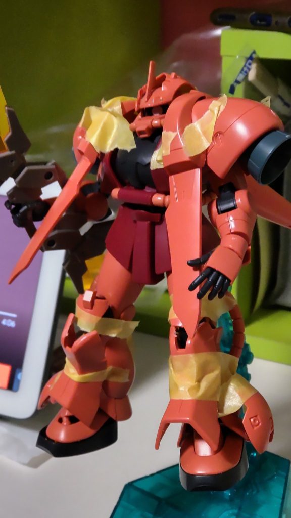 ミキシング中。色味は違和感ゼロです。このときは「ショルダーアーマーの前後を入れ替えて袖っぽくしたらどうか」「頭パーツは王冠みたいなアーマーつけようか」とか考えてました。