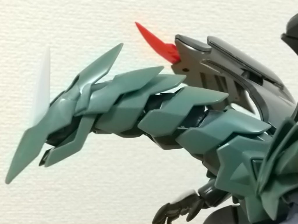 頭はドラゴンぽくシャープかつ角がある仕様で