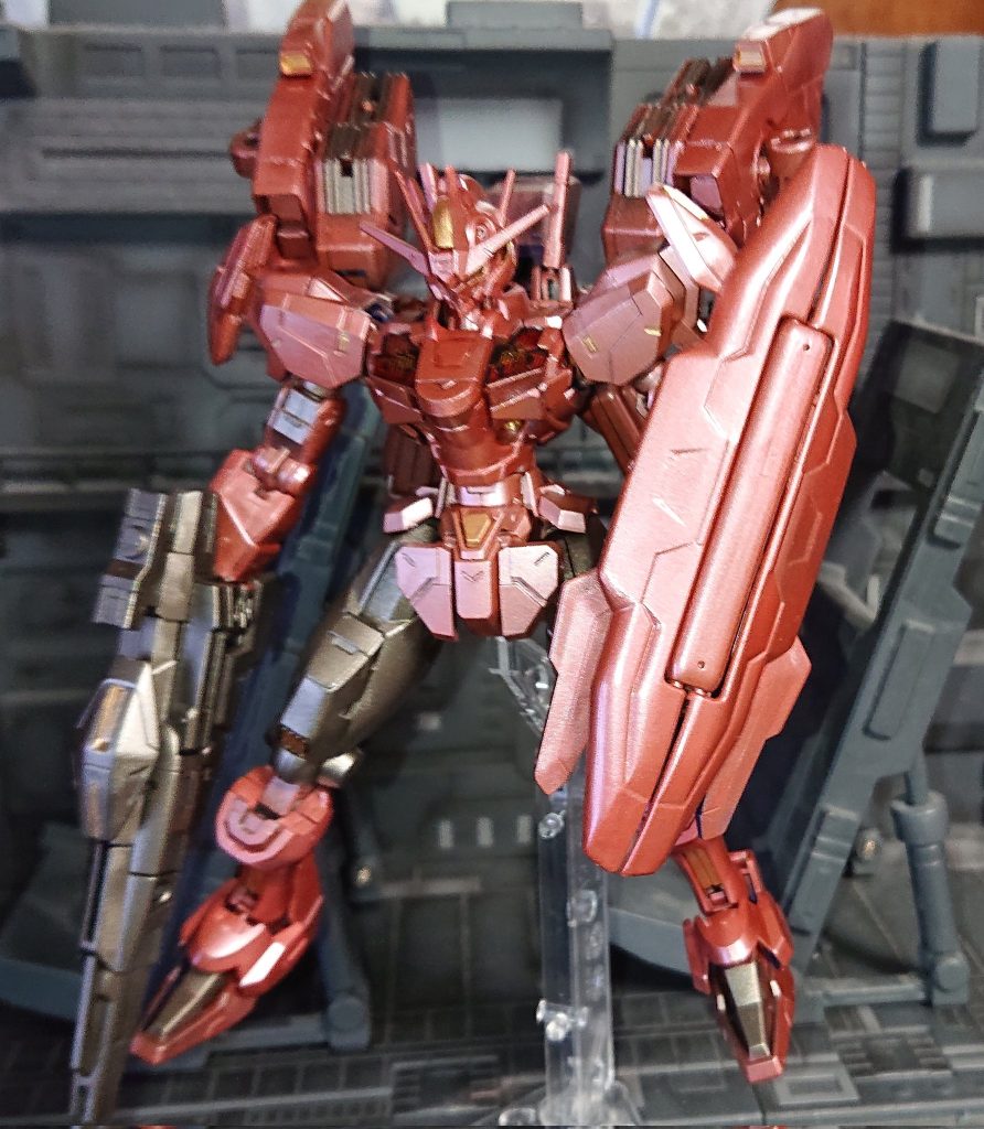 盾は旧キットのステイメンメタルレッドがちょっとトランザムカラーみたいな色に・・