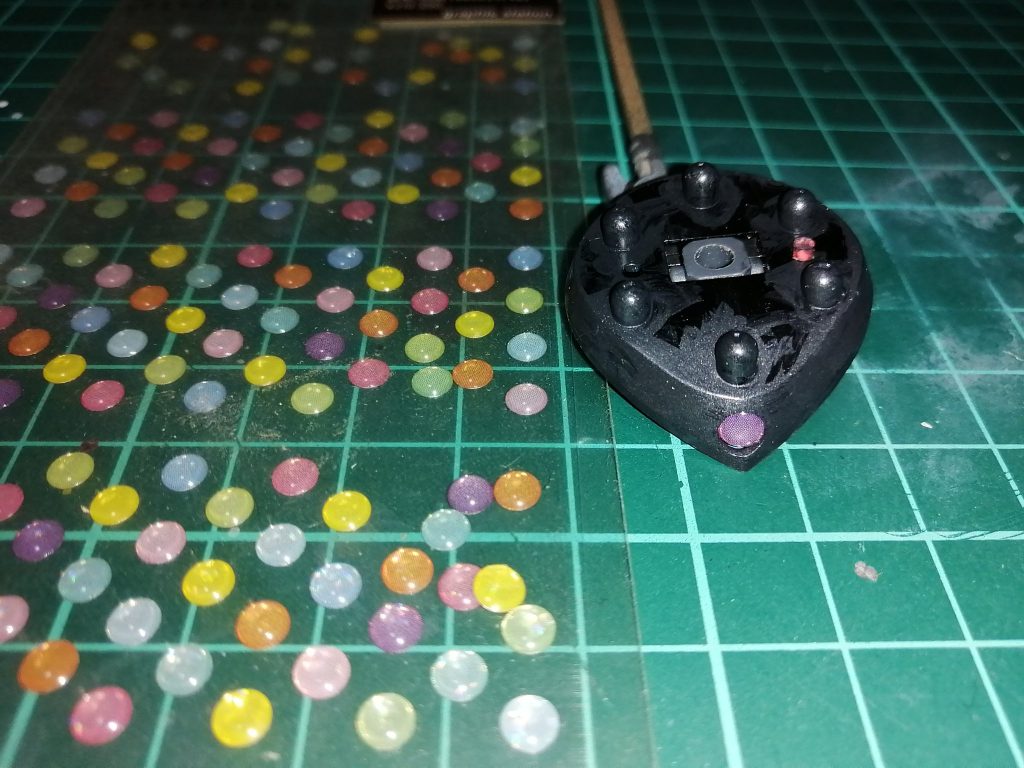 　素直に作りたかったので、ゲート処理と合わせ目消し、以外は詰めのシャープ化とモノアイをデコシールに置き換えただけです。