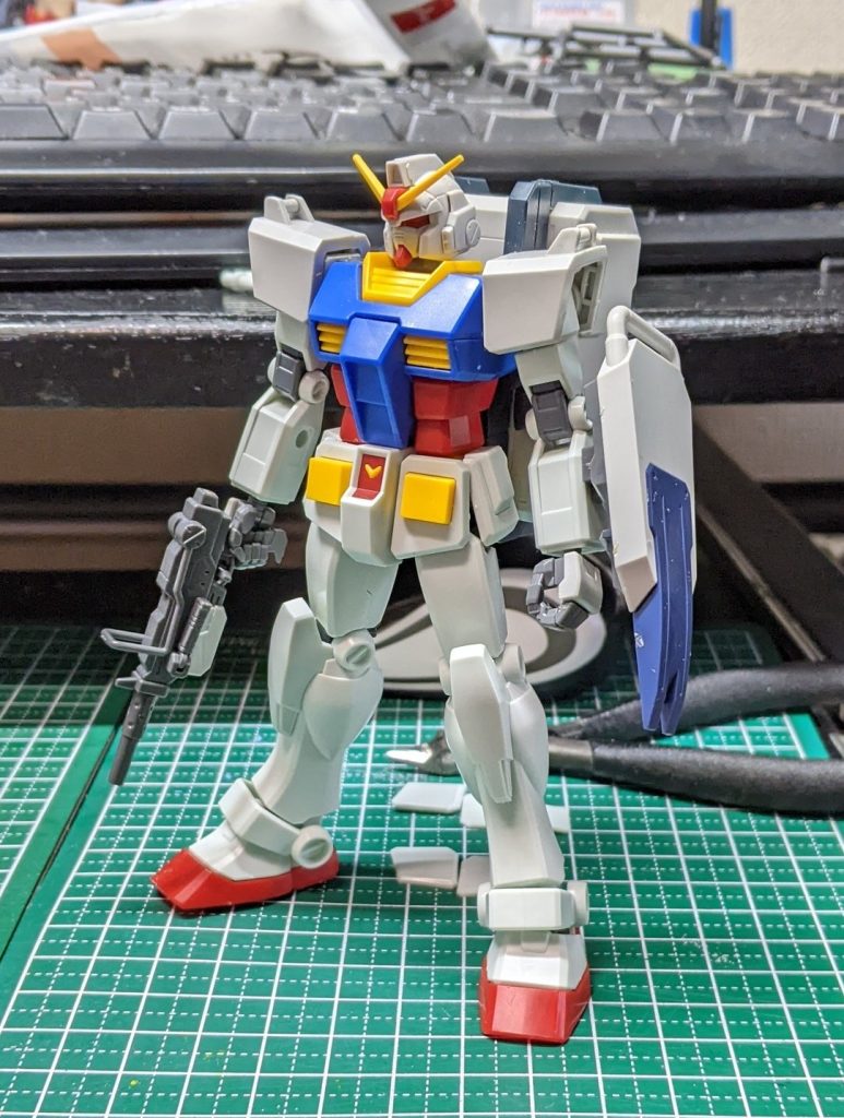 塗装前。今回の作品はウェザリングの練習に重点をおこうと思っていたので、ゲート処理すらしてないです。合わせ目消しはスネだけだったと思います。