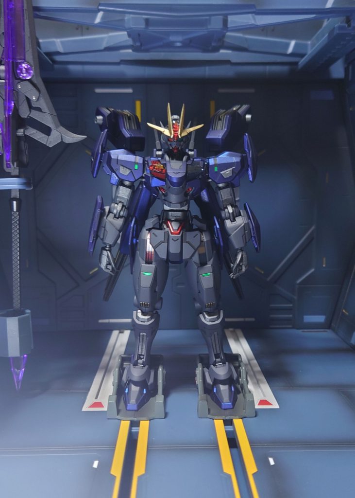 “そのガンダムは、目覚めの時を待つ。”