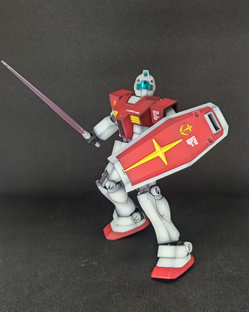 改造の二つ目昔ながらの一体型のビームサーベルだったので先端切り落として、取り付け穴開けてクリアのエフェクトつけられるようにしました