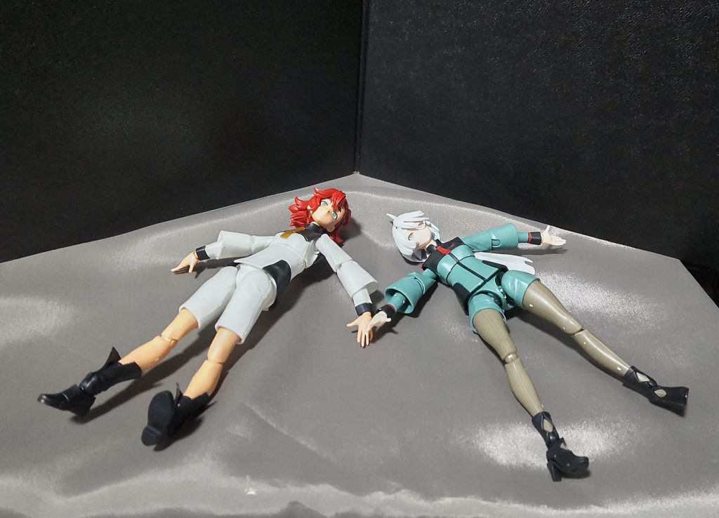 スレッタ「ハァハァ……ミオリネさん……意外と出来るんですね……もう限界です……」ミオリネ「ハァ……ハァ…アンタも…中々なものよ……」どうやら闘いを通して二人の絆が深まったようだ。