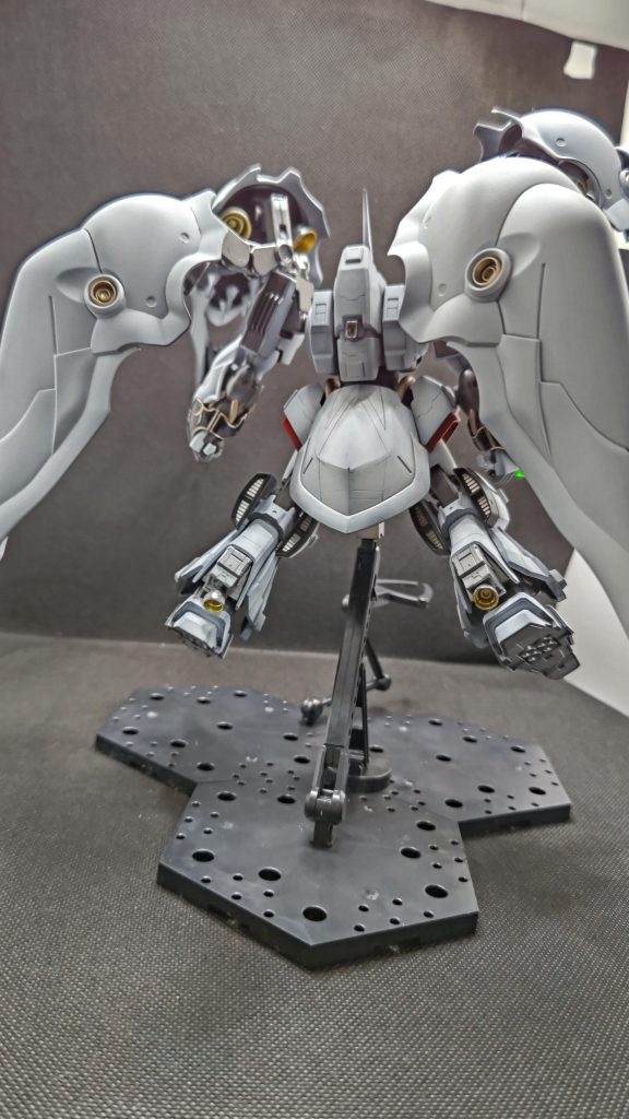 各部スラスター増設スジ彫り入れてます