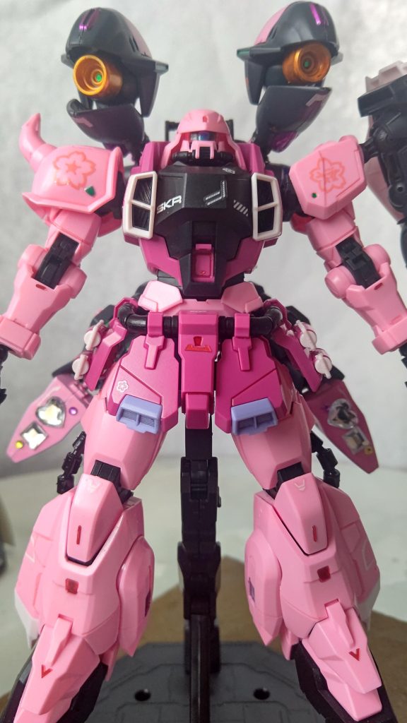 種運命アフター、生き残れたピンクザクを使ったライブを再びとラクスにオファーしたところ快く受けてくれた。が、「心機一転挑みたいのでリデコしてくださいねw」という歌姫の圧があったとかなかったとか……