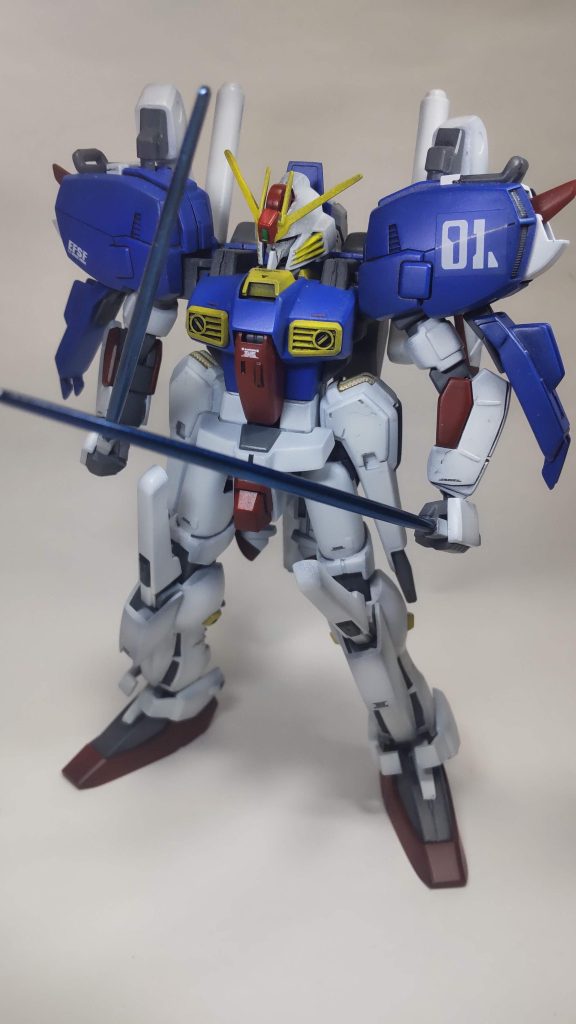 ビームサーベルはクリアパーツではないので塗装しました。