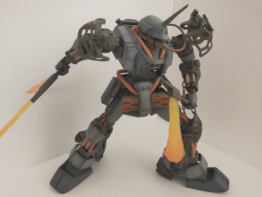 MGの良さであるフレームを活かしたいと思い、多くの装甲を除去しています。