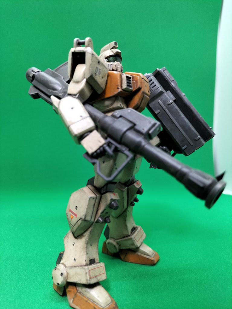 重武装で胸を張ります。