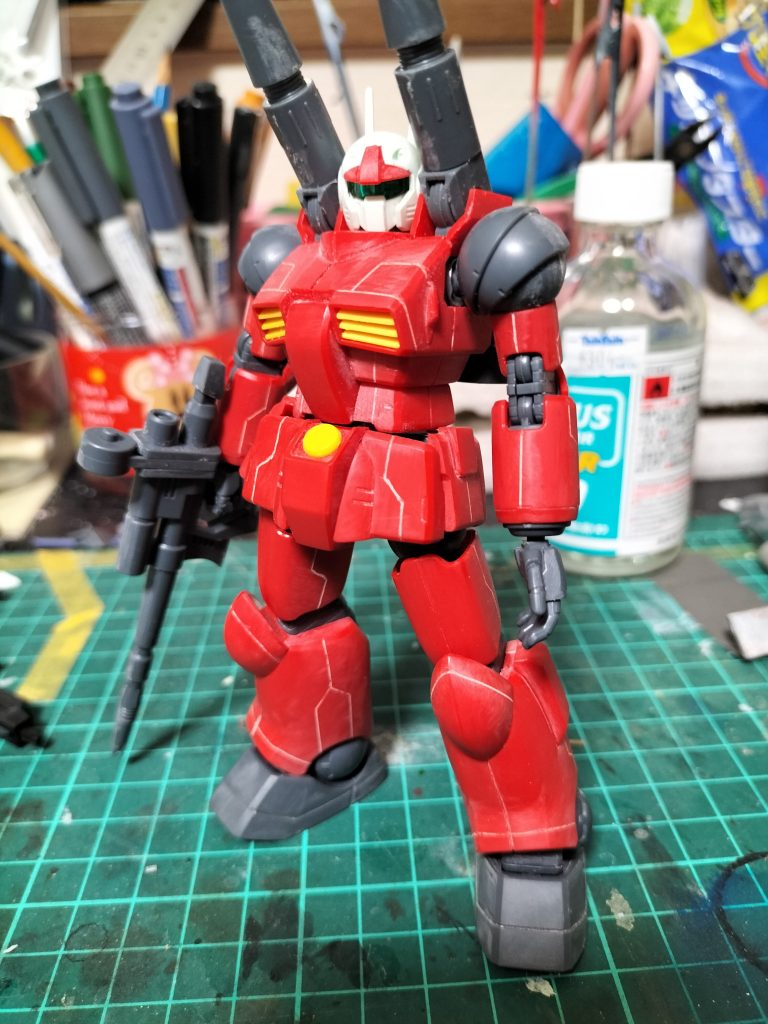 塗装前。スジ彫りをして後からプラ板を貼ってます。