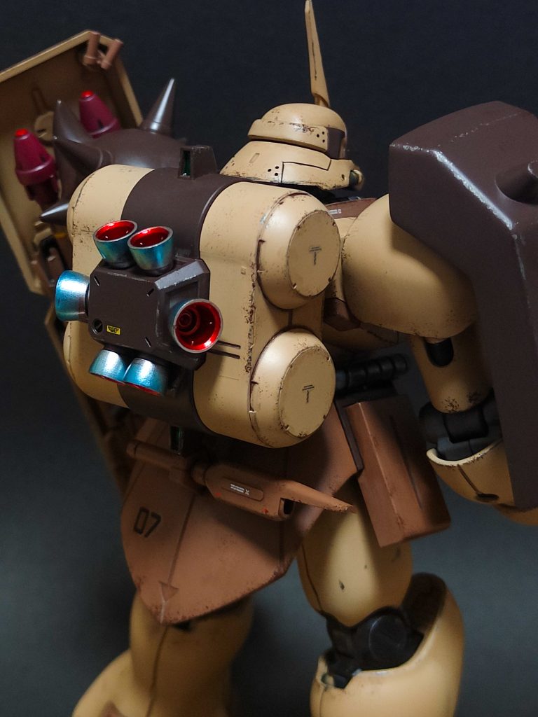 右バックショットです。バーニアノズル派手過ぎたかな?ギラ·ドーガ格好いいですね。