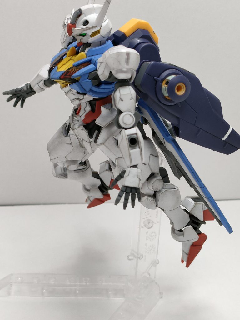 フライトユニット!!これも最初にシールで満足していましたが、剥がれてきたので、シール部分をガンマカ使用し塗装。内部の開け締めできるところの塗装は下手くそだけど満足!! 