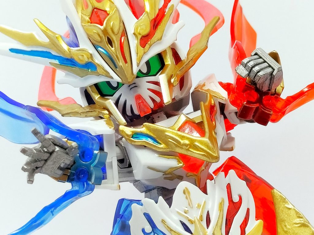 武器もないので肘動いた方が映えますね。