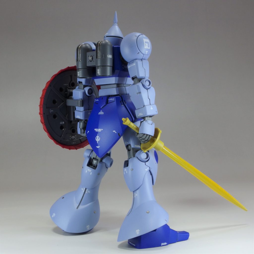 普段は全く使わないビームサーベルのクリアパーツ、ギャンだと必須です。