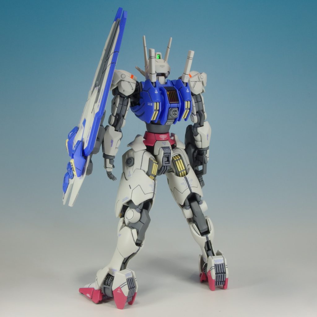 ヒールアップが効いているかと。すねもフレームで延長。