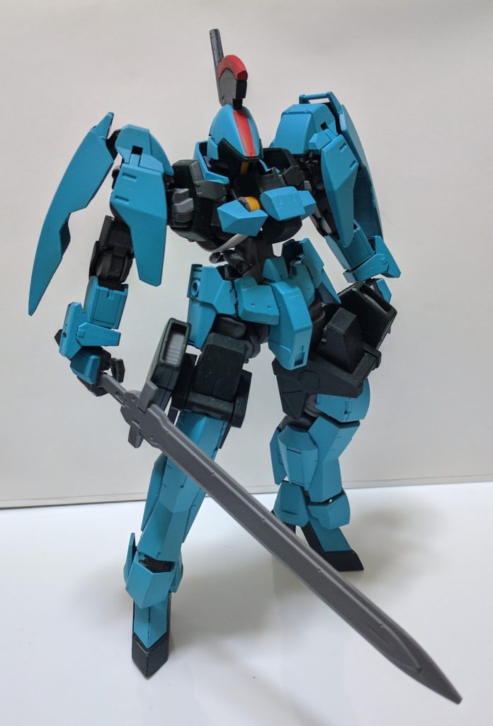 ロングソードはデザインが異なりますが、今回は同シリーズの武装をそのまま流用で手軽に済ませてしまいました。