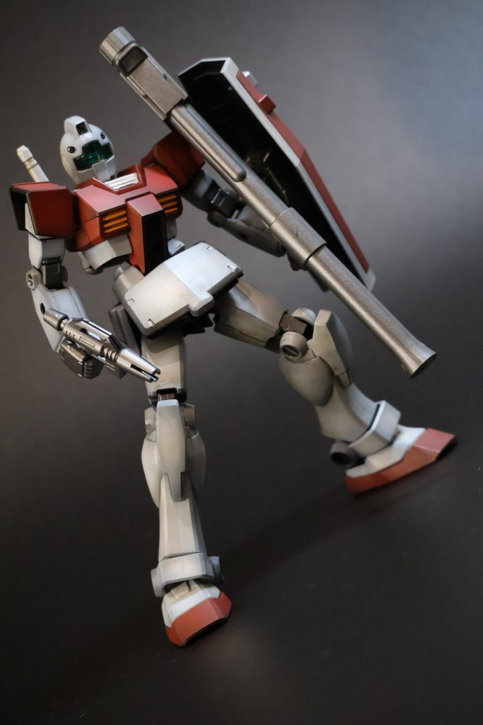 なんやかんやでこんな感じに。ガンダムのパーツをいろいろ移植してみたのですが、最終的にはガンダムにジムの顔を移植した、みたいになってしまいました。ま、カッコイイのでヨシ！