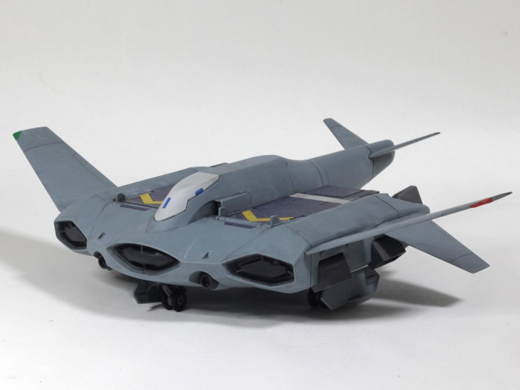 ぱっと見では汚れてるように見えないけど、２秒見たら汚れてることがわかるくらいの汚しMSが乗る部分には塗装剝げ表現