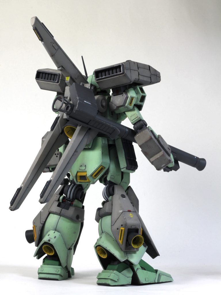 でも、ごちゃごちゃはしないように、バランスを見ながら、毎度のことながら情報密度には気を使いますあと、ディテール自体がオーバースケールにならないように(なっちゃってるだろうけど)一応気を付けましたちなみに、場所によっては下書きこそしたものの、採寸なんかはほとんどしていませんナイフやタガネの長さであたりを取ってました