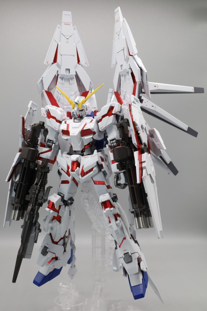 正面ショット。サイコフレーム部分はクリアレッドでキャンディ塗装しました。