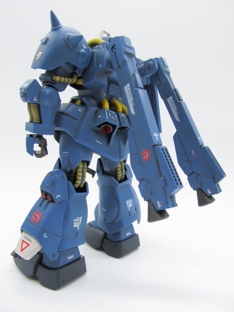 背中のスラスターはビルダーズパーツを使用。