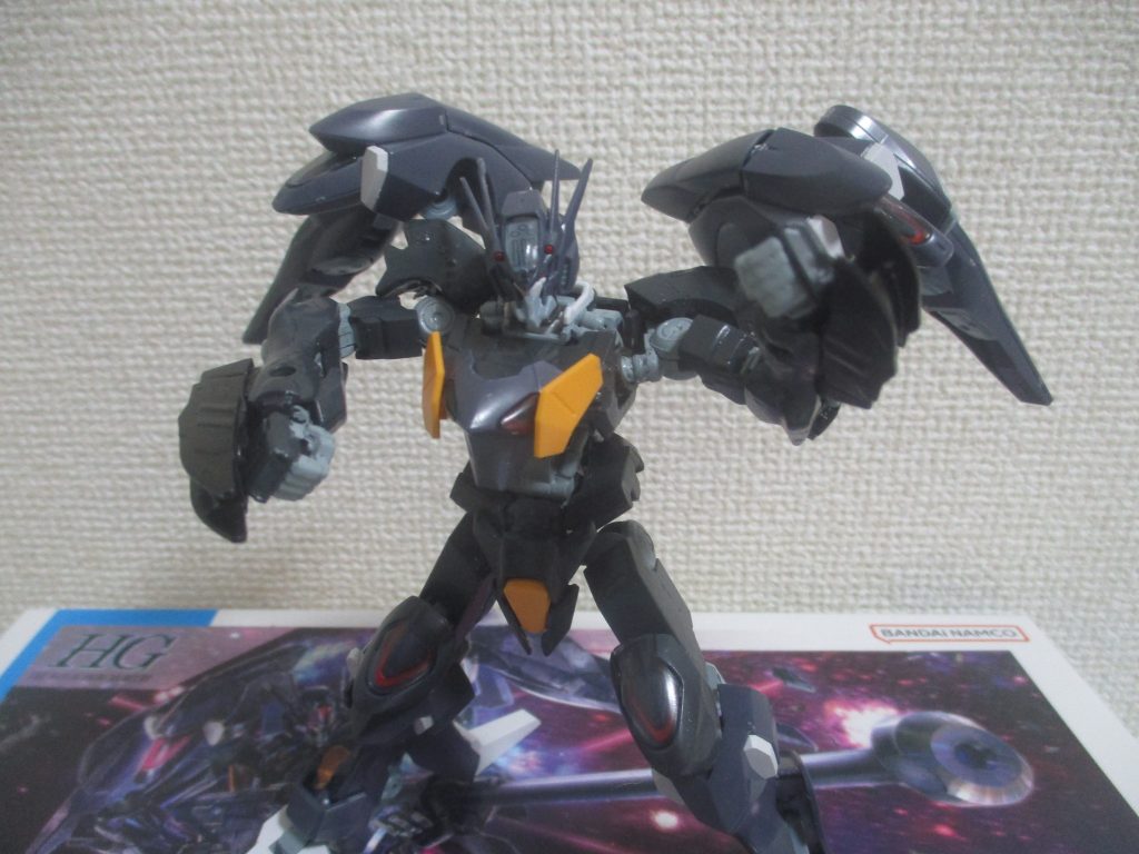 近接戦用のクローを両腕に装備。後のマルコシアス、ストラス(オリガン)と同じ仕様です。