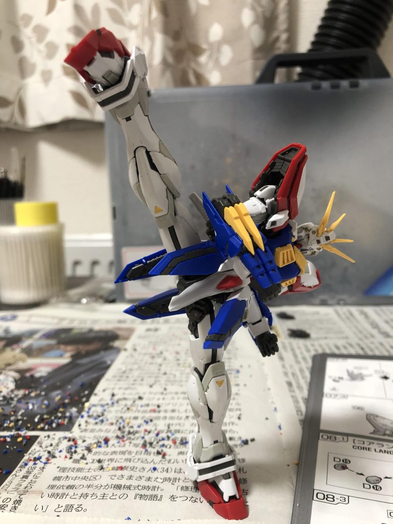 パチ組み後に格ゲーのポーズとらせて遊んでた時の画像です。開脚スゴイですよね。