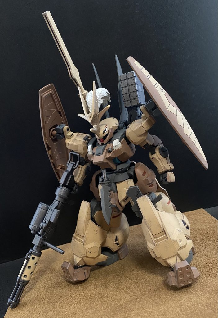 ディランザ フォルドの夜明け所属機 オルコットが連れて来た、「ボブ」と名乗る青年が操縦する機体。ジェターク・ヘビー・マシーナリーの汎用MS、ディランザをカスタムしたもの。外見的な特徴として、派手な装飾の施された頭部、ホバーユニットが追加された脚部がある。