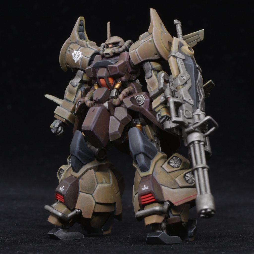 少しあおり気味に写真を撮ると大きく見えますが…