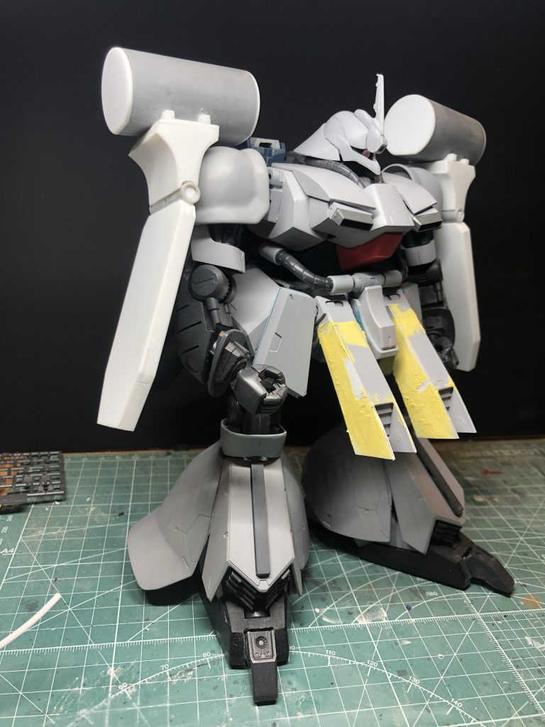模索中です。スネ部の形状が気に入らなかったので作り直しました。