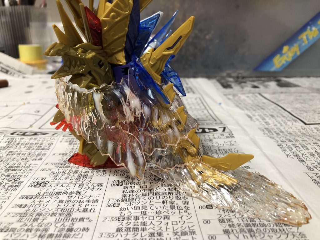 マントはプラ板とジェルメディウムでできてます。