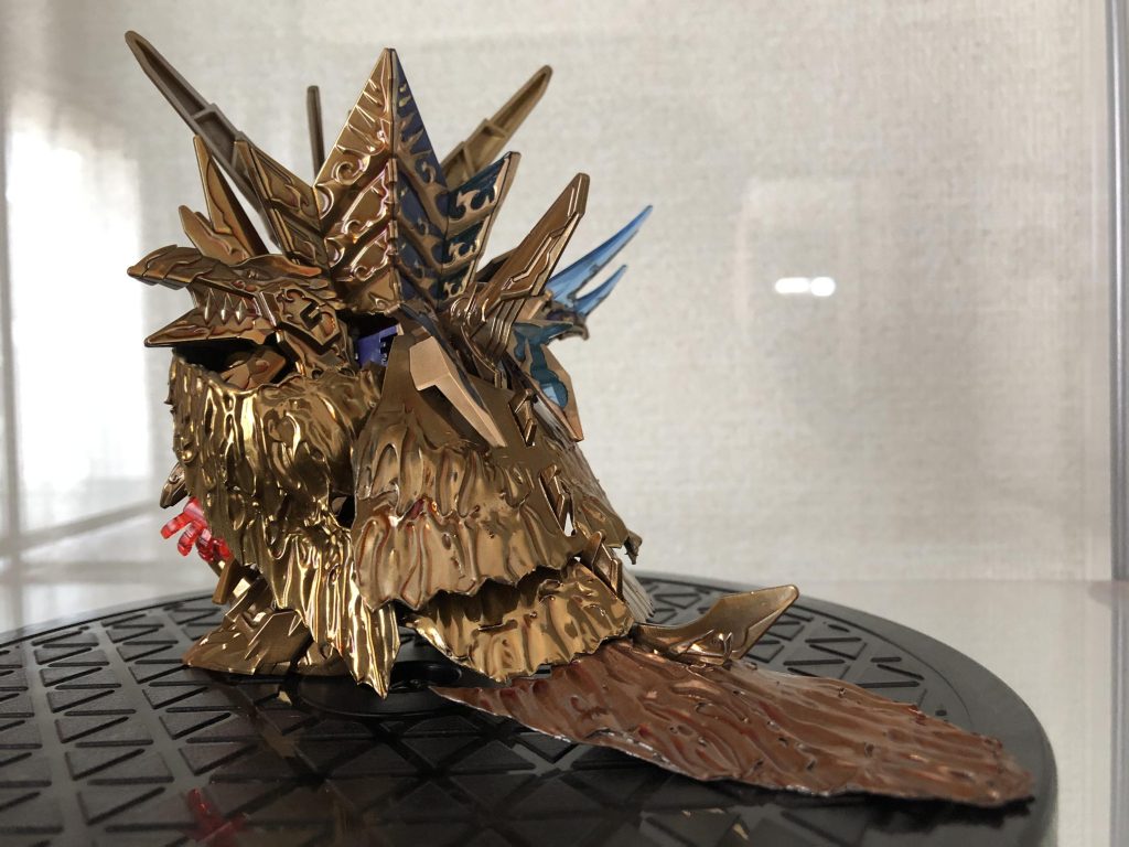 他2体で翼を使い切る計画なので、背中が寂しくならないようこいつには自作マント的なものを着せました。