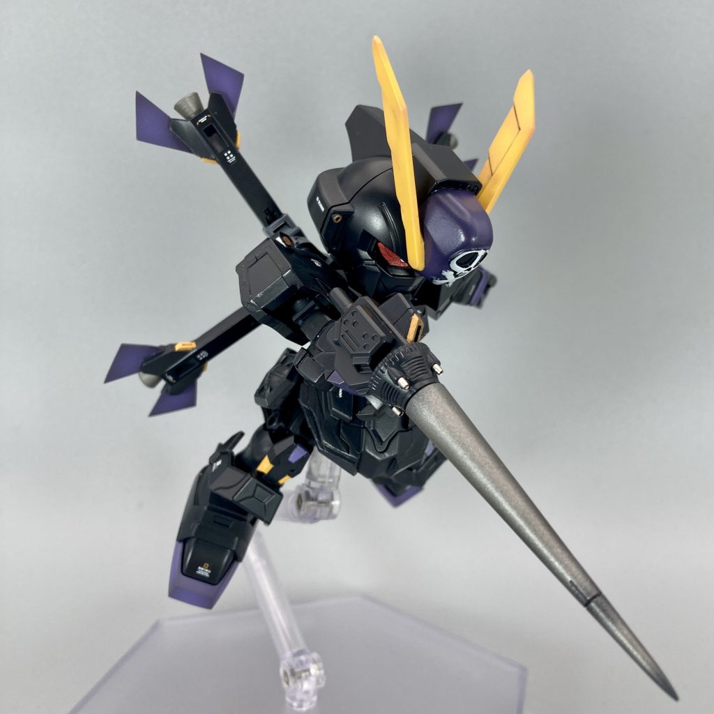 ■ 改修ポイント- 頭部　- BB戦士クロスボーンX2と差し替え　- 瞳シールを採用（司馬懿デスティニー）　- シルエットブースタのGMから首関節を移植- 肩部　- 装飾をオミット　- 形状をオリジナルに寄せて曲線を平らに変更- 腕部　- 肘関節を追加　- 装飾をオミットして、BB戦士クロスボーンX2からブランド・マーカーパーツを移植- 腰部　- フロントアーマーの棘、装飾をオミット　- バックアーマーを司馬懿デスティニーのパーツと差し替え- 脚部　- 肉抜き穴をパテ埋め　- 装飾をオミットしてディテールをオリジナルに寄せる　- ブーツをBB戦士クロスボーンX2と差し替え- フレキシブルバインダー　- BB戦士クロスボーンX2から移植　- ボールジョイントで可動式スラスターの追加　- プラ棒で背面ディテール追加　- プラ版で先端の延長パーツを追加- ショットランサー　- BB戦士クロスボーンX2から拝借　- 先端を30MMランスパーツで差し替え　- メタルパーツで銃口を差し替え- バスターランチャー　- HGファラクトのライフルをベースに形状をそれっぽく加工