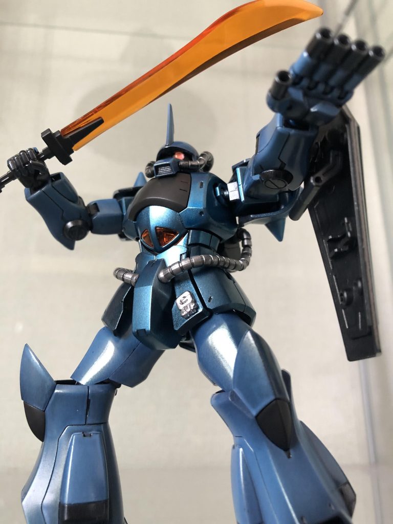 メインの水色は黒サフ→アイスシルバー→光沢クリア+クリアブルー少々→クリアホワイトパイプ系はMr.メタルカラーのステンレスヒートロッドはMr.メタルカラーのダークアイアンです。