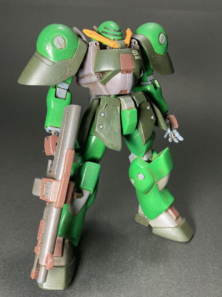 足首がスネと一体化してるのでスネだけノコで切り出し、エポパテで脚を開いた状態でくっつけています🦵スカートも可動せず脚を開けないので切り出して再接着。