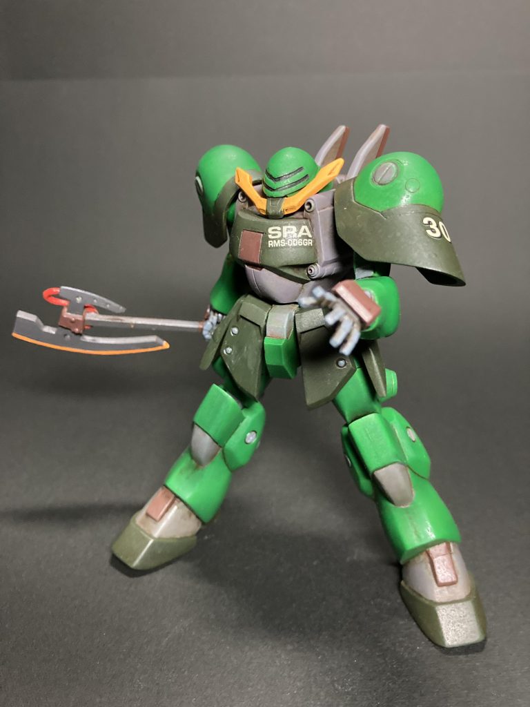 腰とスカートも一体化してるので切り出して腰関節を棒軸で新造してます。