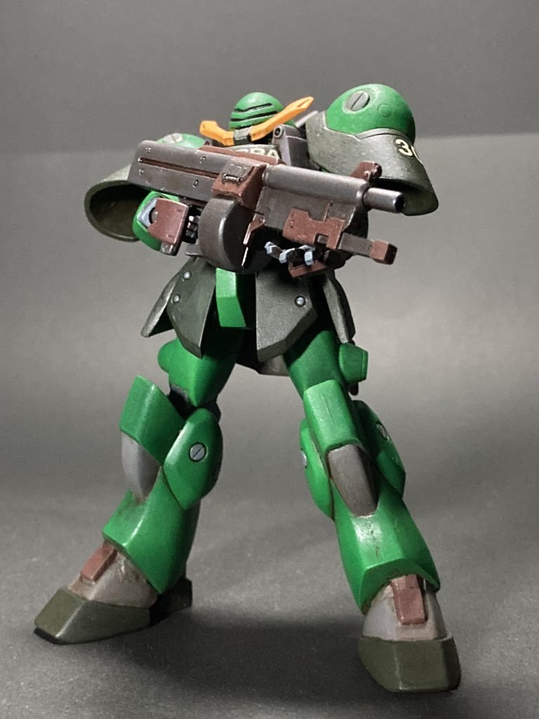 ライフル持ち。武装が一体成型でパーティングラインを消すだけでカッコよく仕上がります✨