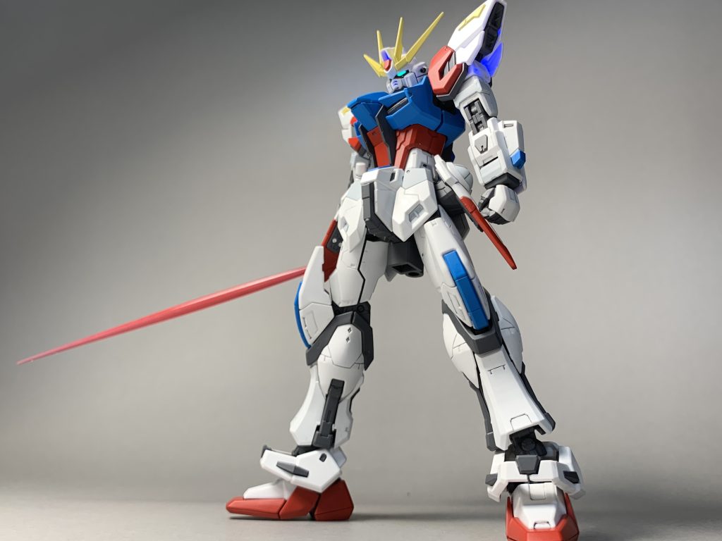 蛍光グリーンとブラックライトで目が光る!