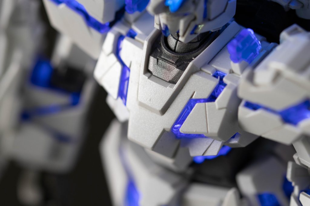 ここまで寄って光の当て方でようやくパールっぽく見えるかも