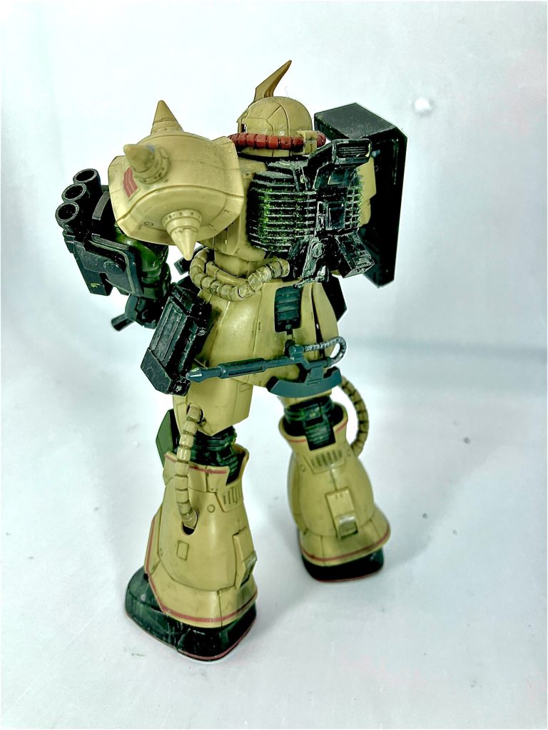 軽くウェザリングしただけでこのカッコ良さ。汚しすぎても怒られないこの感じ！このキット、出来もいいしモールドもシャープだし買って良かったです。おすすめします。デザートザクも是非MGにして欲しいですねー。なんでMGザクキャノンなんだ…？