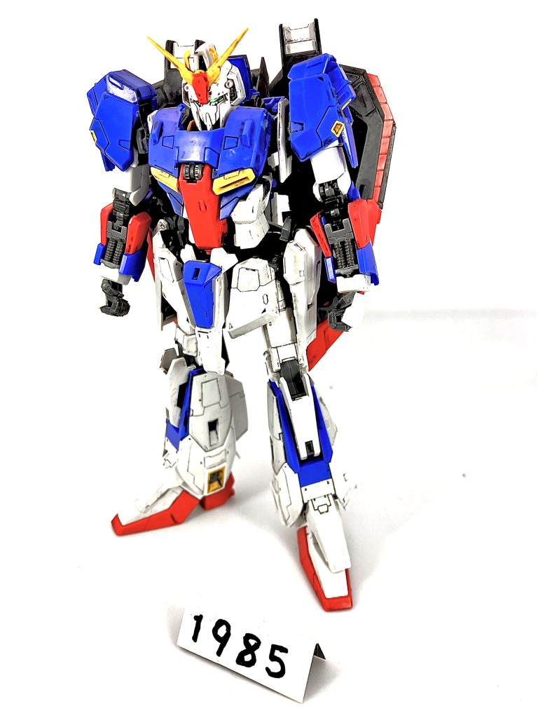 買うだけ買って放置していたＲＧZガンダムを最近やっと完成させました。制作期間は二週間です。細かいパーツが多いのとギミックが細かくてわかりにくく、とても苦労しました。