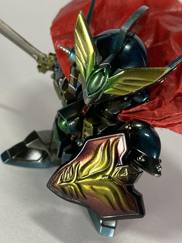 上から盾🛡シルバー系メタリックの上からクリアブルー、イエロー、グリーン、レッドでノーマスキングでエアブラシ塗装してみました。