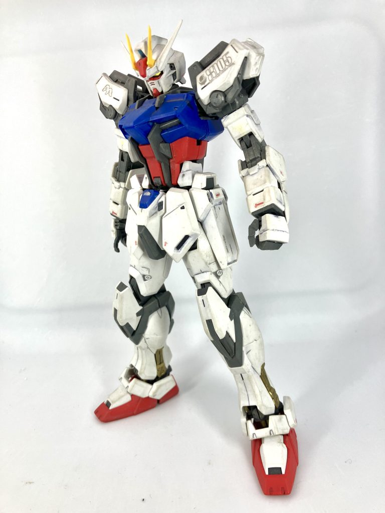 関節の可動域も素晴らしく、ポーズがビタッと決まります。プロポーションも以前よりアップデートされて更にイケメン度が増しました。